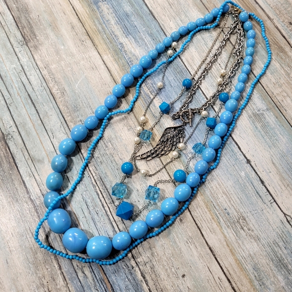 Jewelry - Blue Beaded Necklace Stuking Set.